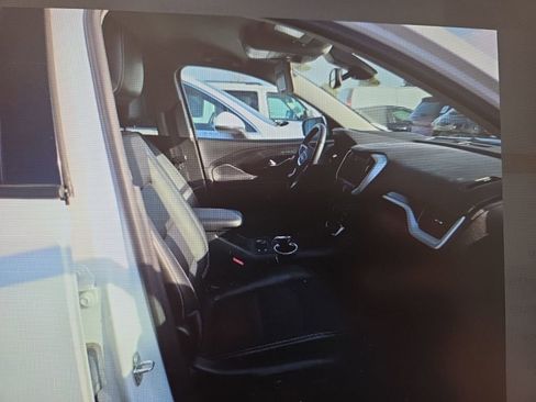 Used 2023 GMC Terrain SLT w/ Tech Package image 10