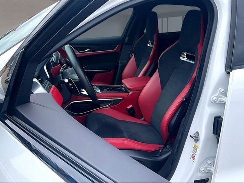 Used 2024 Jaguar F-PACE SVR image 26