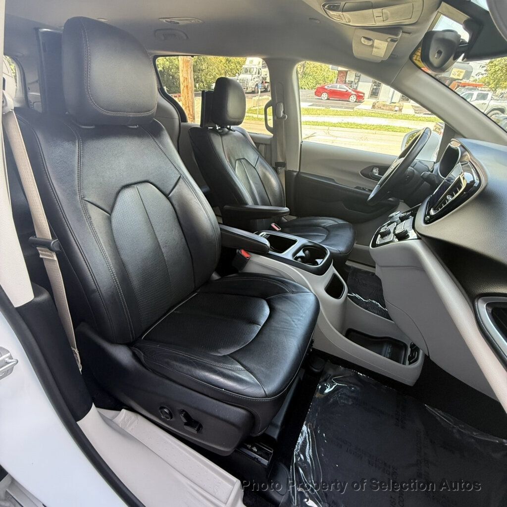 Used 2017 Chrysler Pacifica Touring-L Plus FWD image 42