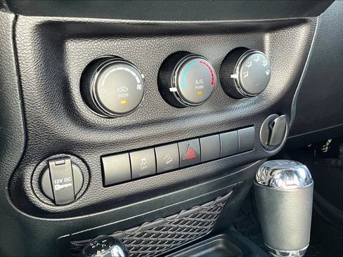 Used 2018 Jeep Wrangler Unlimited Sport AWD/4WD image 15