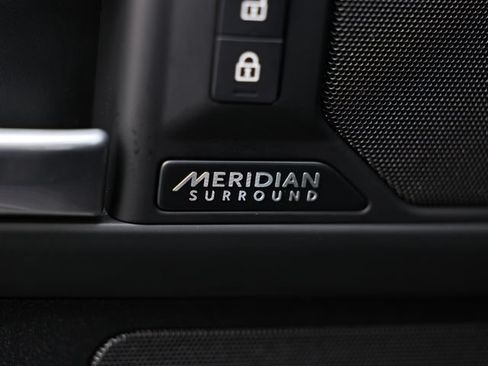 Used 2025 Land Rover Defender 110 X-Dynamic SE AWD/4WD image 22