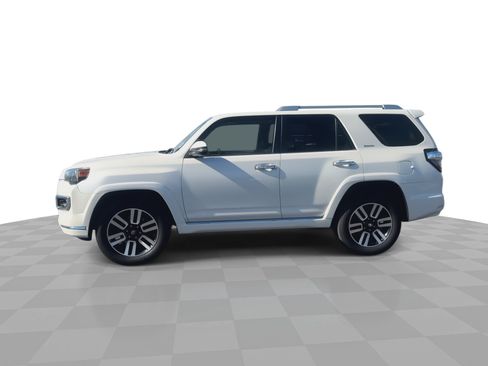 Used 2015 Toyota 4Runner SR5 image 4