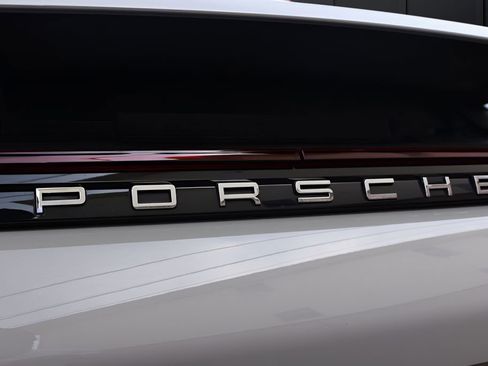 Used 2020 Porsche Panamera RWD image 37