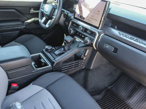 Used 2024 Toyota Tacoma TRD Sport w/ TRD Sport Upgrade Package image 17