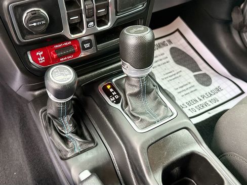 Used 2021 Jeep Wrangler Unlimited Rubicon 4xe w/ Cold Weather Group AWD/4WD image 18