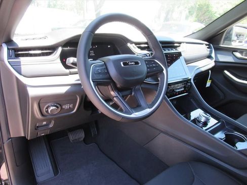 New 2026 Jeep Grand Cherokee L Laredo AWD/4WD image 17