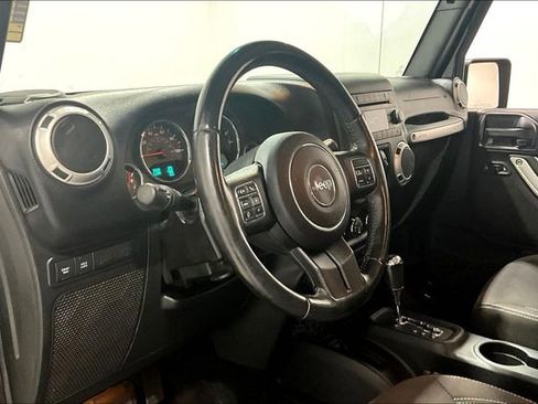 Used 2016 Jeep Wrangler Unlimited Rubicon w/ Dual Top Group image 16