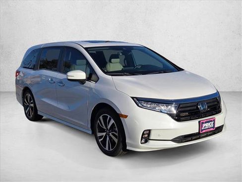 Used 2024 Honda Odyssey Touring image 3