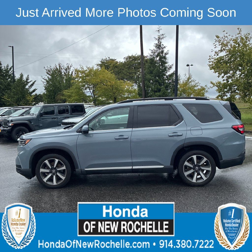 Used 2025 Honda Pilot Touring image 5