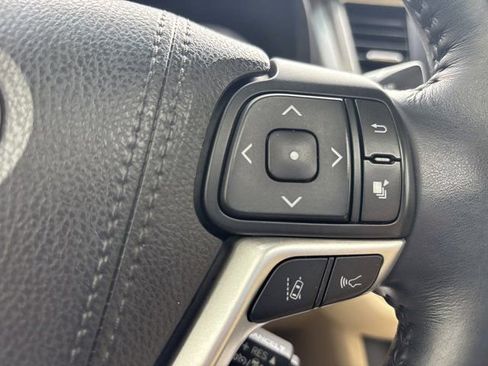 Used 2018 Toyota Highlander Limited AWD/4WD image 32