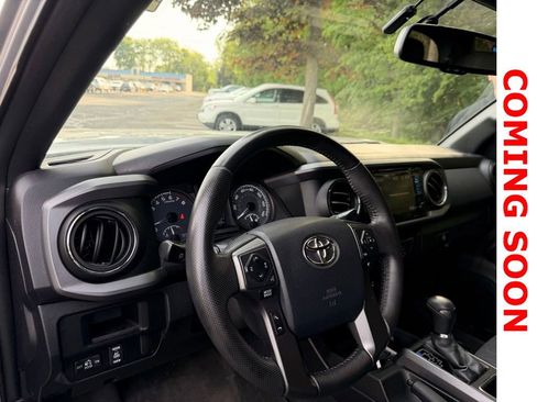 Used 2016 Toyota Tacoma TRD Off-Road w/ Towing Package AWD/4WD image 14