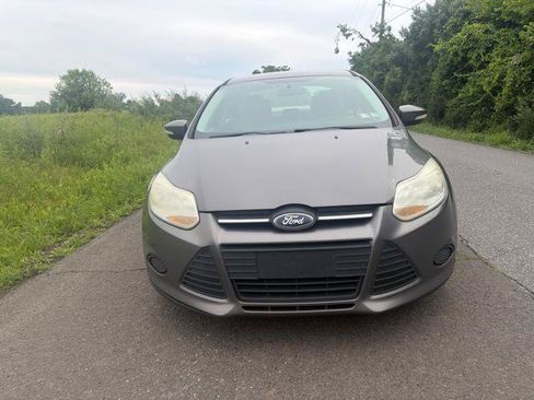 Used 2013 Ford Focus SE FWD image 2