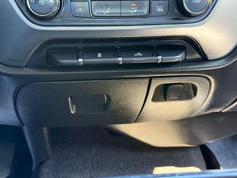 Used 2018 Chevrolet Silverado 1500 LT image 45