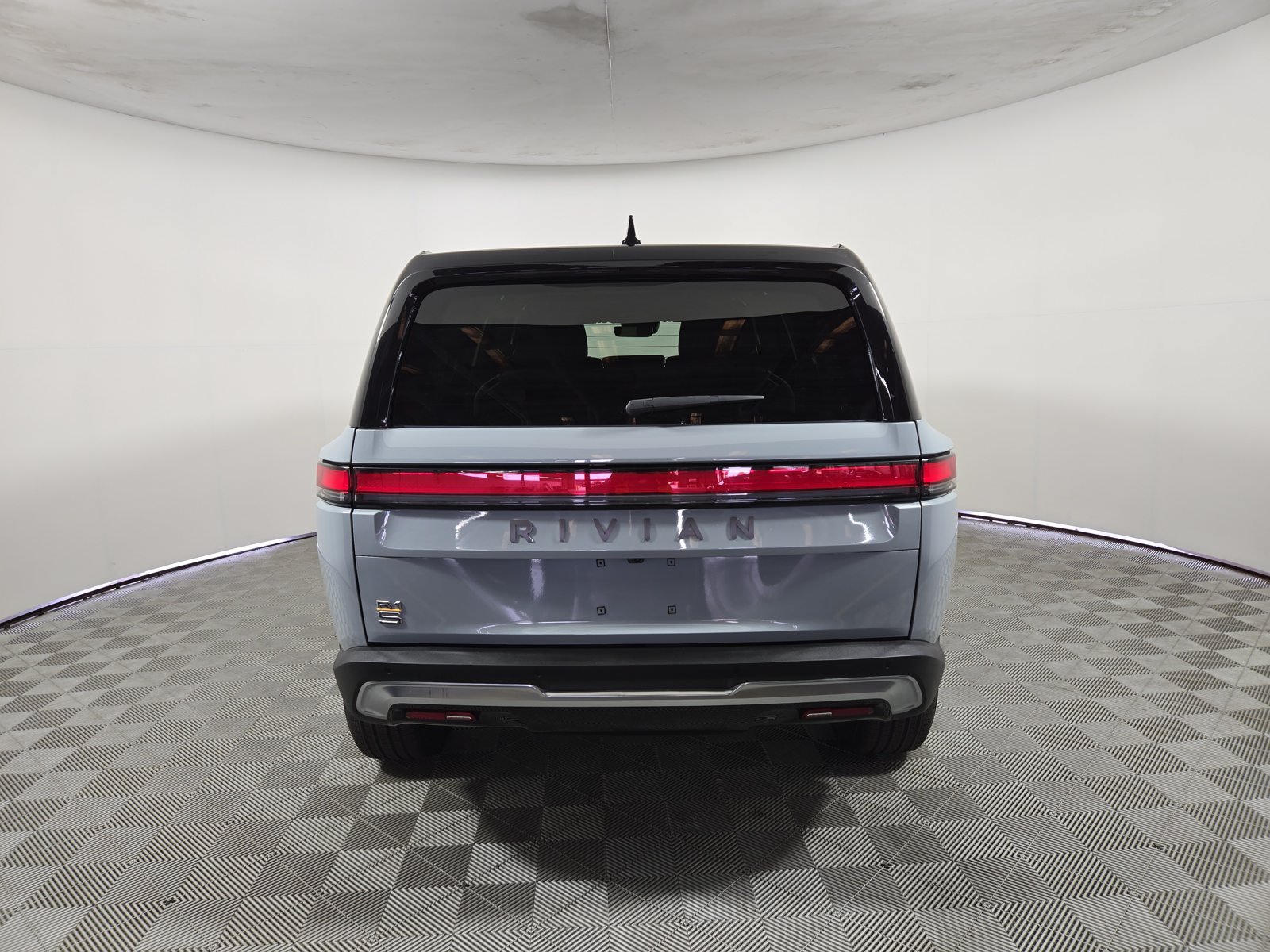 Used 2024 Rivian R1S Adventure Quad AWD/4WD image 4
