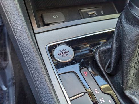 Used 2021 Volkswagen Passat 2.0T SE image 25