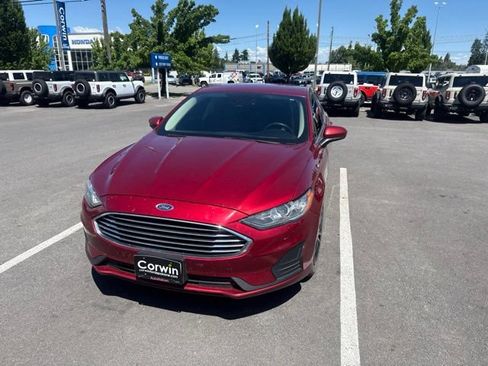 Used 2019 Ford Fusion SE FWD image 3
