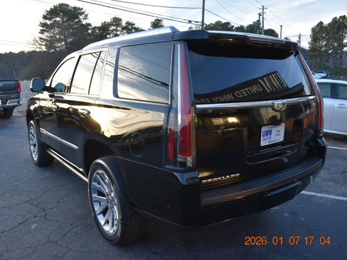 Used 2018 Cadillac Escalade Premium Luxury image 8