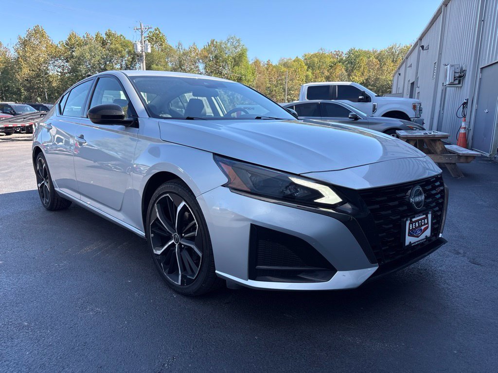 Used 2024 Nissan Altima 2.5 SR FWD image 2