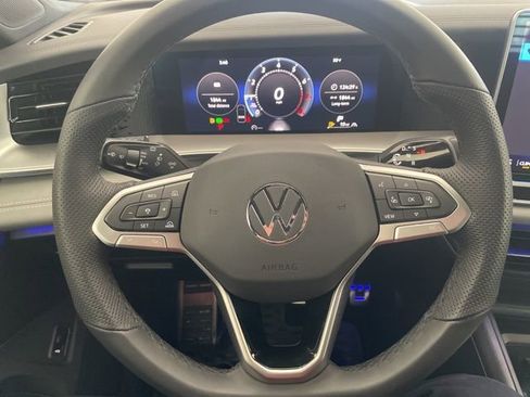 Certified 2025 Volkswagen Tiguan SE R-Line image 15