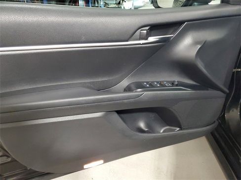 Used 2019 Toyota Camry LE image 18