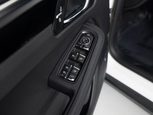 Certified 2025 Porsche Macan image 21