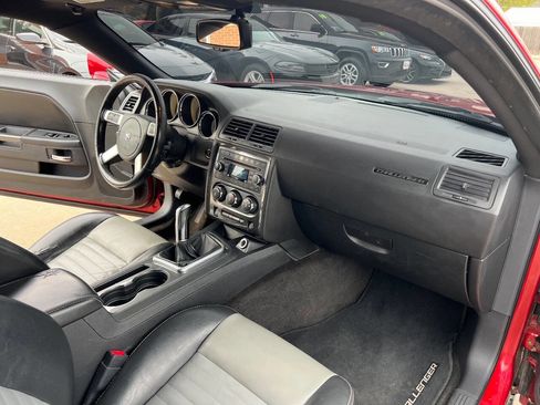 Used 2009 Dodge Challenger R/T image 16