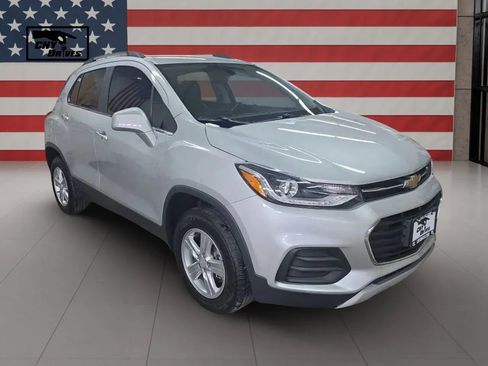 Used 2019 Chevrolet Trax LT w/ LT Convenience Package AWD/4WD image 3