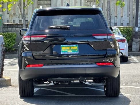 New 2026 Jeep Grand Cherokee Limited w/ Limited Altitude Package AWD/4WD image 5