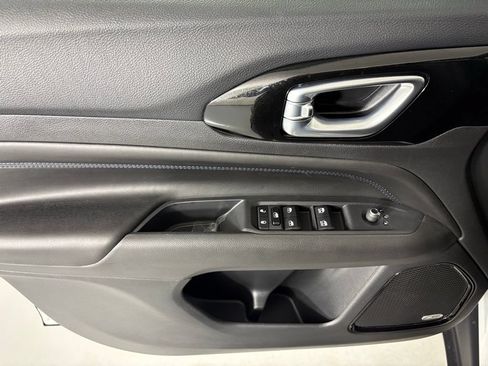New 2026 Jeep Compass Latitude w/ Sun and Sound Group AWD/4WD image 19