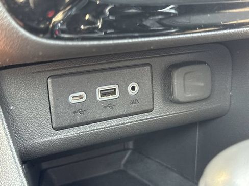 Used 2022 Buick Encore GX Preferred w/ Cold Weather Comfort Package FWD image 32