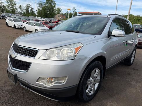 Used 2011 Chevrolet Traverse LT image 1