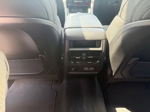 Used 2025 Jeep Grand Cherokee 4WD image 16