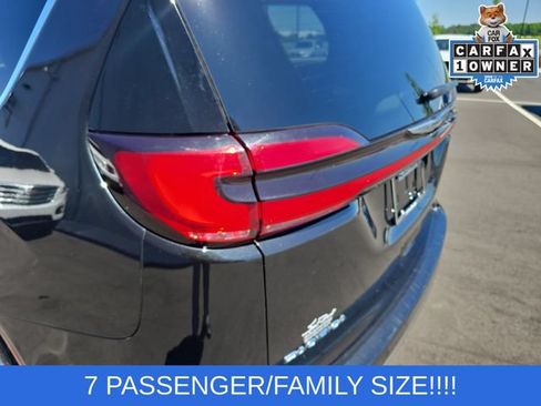 Used 2023 Chrysler Pacifica Touring-L FWD image 22