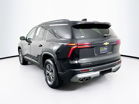 Used 2025 Chevrolet Traverse LT image 5