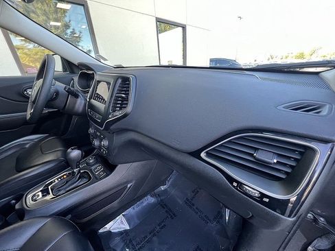 Used 2021 Jeep Cherokee Latitude Plus image 27