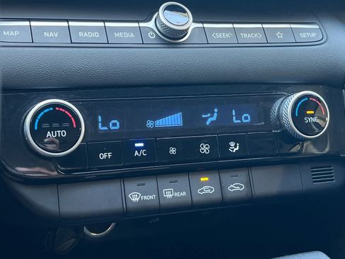 Used 2024 Hyundai Elantra SEL FWD image 21
