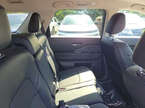 New 2026 Nissan Pathfinder SL FWD image 30