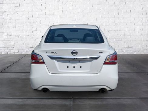 Used 2015 Nissan Altima 2.5 SV w/ Convenience Package FWD image 6