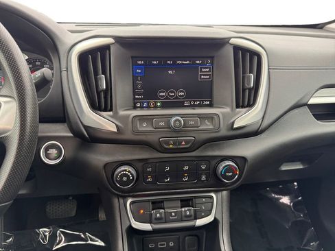 Used 2024 GMC Terrain SLE image 11