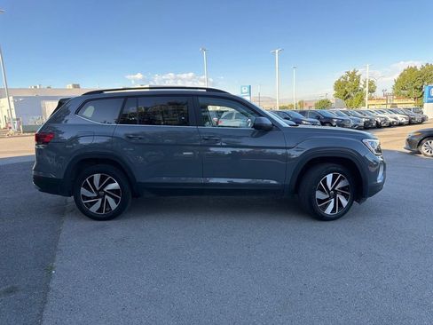 Used 2025 Volkswagen Atlas SE AWD/4WD image 4