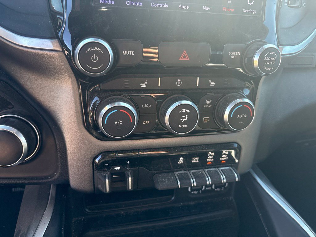 Used 2020 RAM 1500 4x4 Crew Cab image 59