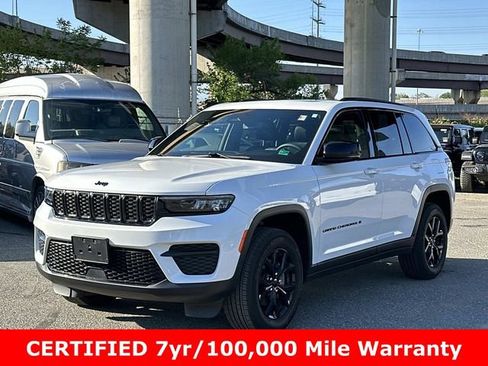 Used 2024 Jeep Grand Cherokee Altitude AWD/4WD image 5