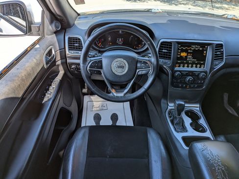Used 2018 Jeep Grand Cherokee Altitude image 20
