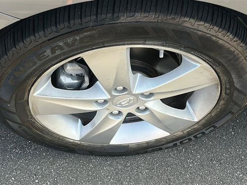 Used 2013 Hyundai Elantra GLS w/ Preferred Pkg FWD image 14