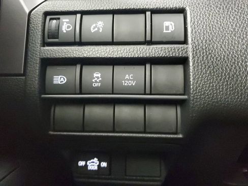 Used 2025 Toyota Tacoma TRD Sport AWD/4WD image 34