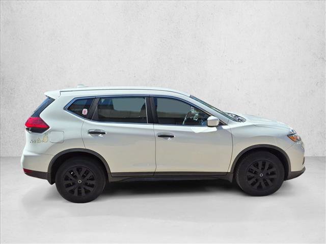 Used 2017 Nissan Rogue S AWD/4WD image 4