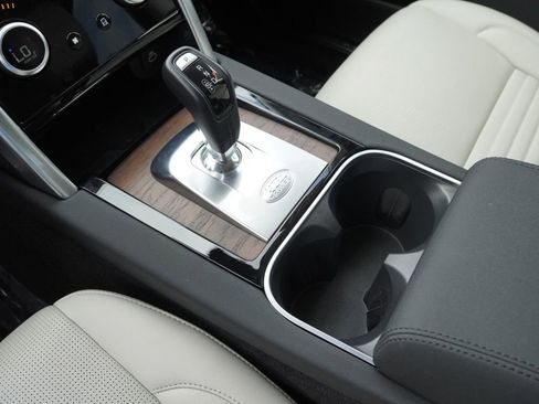 Used 2023 Land Rover Discovery Sport SE AWD/4WD image 14