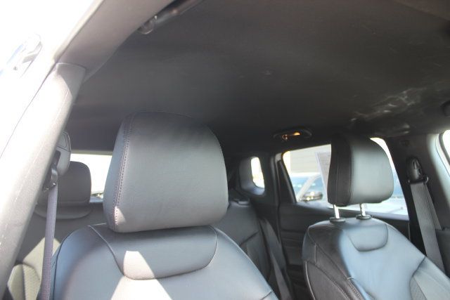 Used 2025 Jeep Compass Latitude w/ Convenience Group AWD/4WD image 32