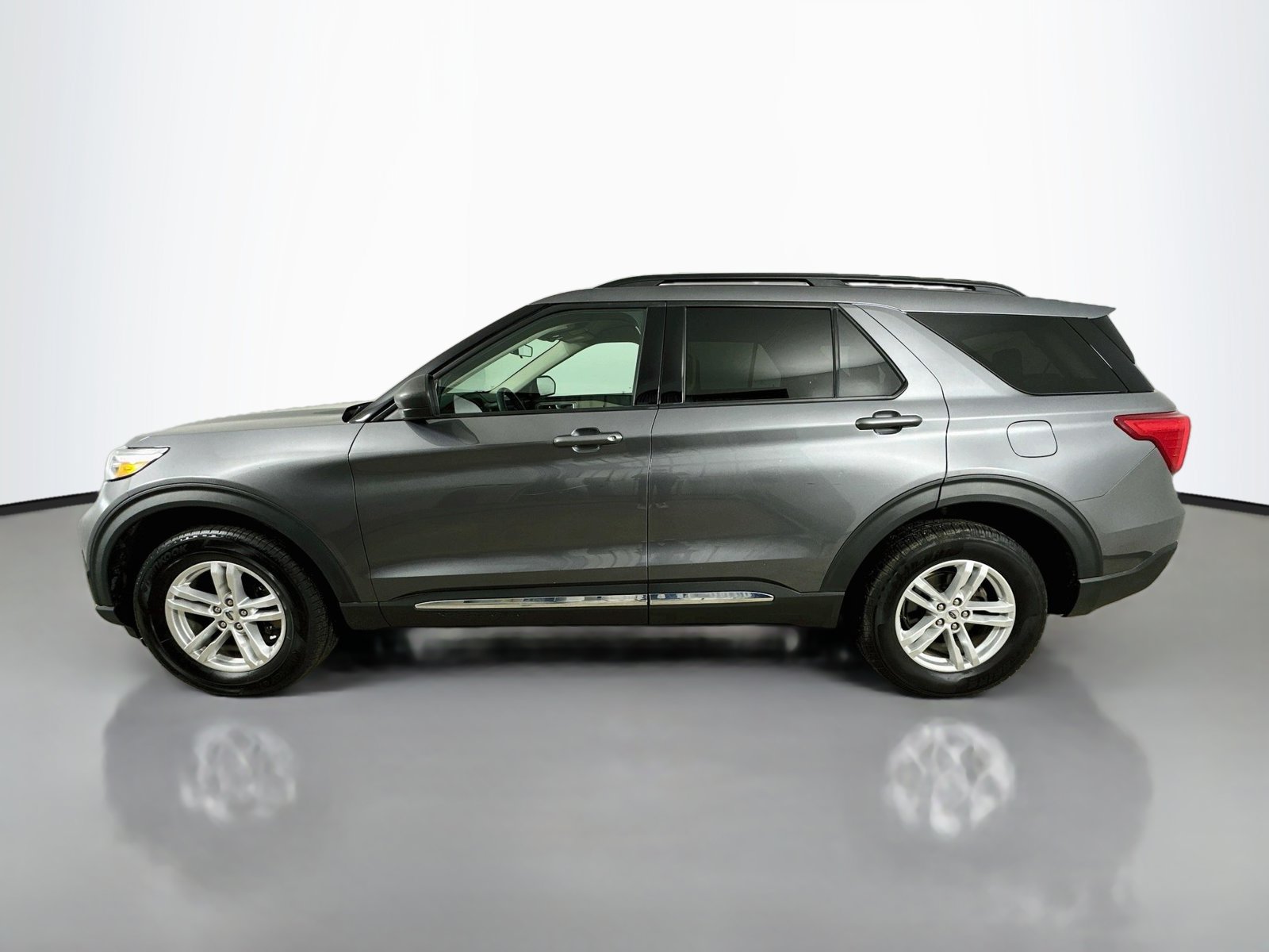 Used 2022 Ford Explorer XLT AWD/4WD image 8