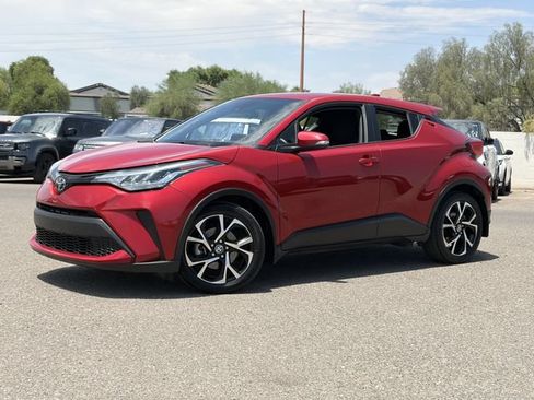 Used 2021 Toyota C-HR XLE FWD image 2